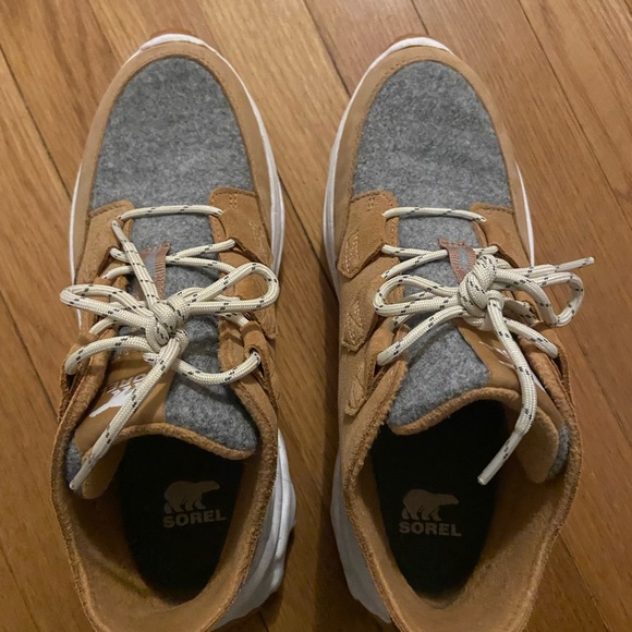 Sorel women’s caribou winter booties- size 9 - Picture 1 of 5